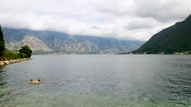 Veiw de la ciudad de Perast a la bahía de Boko-kotor. Montenegro. Cronograma — Vídeo de stock