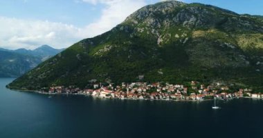 Perast kasaba hava güzel manzaraya. Karadağ