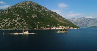 Meryem kaya kilise ve Sveti Djordje Adası Kotor Bay Perast town, Karadağ yakınındaki havadan görünümü