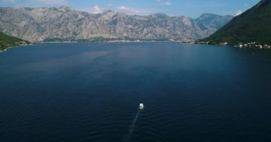 Boko-kotor Körfezi Hava Veiw Perast kasabadan. Karadağ