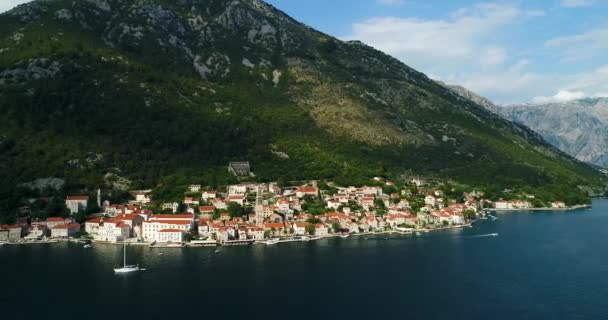 Vackra Flygfoto på Perast town. Montenegro — Stockvideo