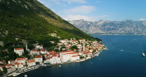 Vista aérea bonita na cidade de Perast. Montenegro — Vídeo de Stock