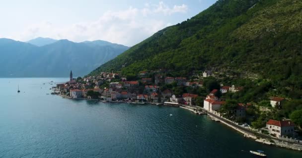 Гарний вид на місто Пераст. Чорногорія — стокове відео