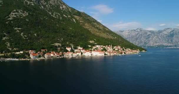 Antenowe, piękny widok na miasteczko Perast. Czarnogóra — Wideo stockowe