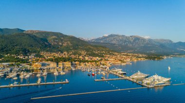 Akşam hava görünümünü Tivat Porto Karadağ
