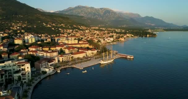 Vista aérea de la noche en Porto Montenegro en Tivat — Vídeos de Stock