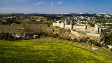 Havadan görünümü eski kale. Taş castle civarındaki Kamenets şehir Podolsky. Ukrayna güzel eski kale.