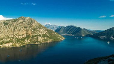 Kotor Körfezi akşam hava güzel manzara. Karadağ