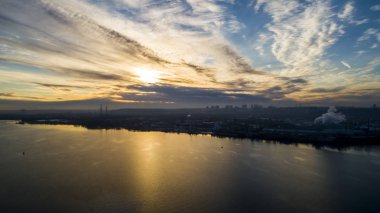 Çöp yakma tesisi. Dumanlı atık yakma fırını fabrikası. Fabrikaların çevre kirliliği sorunu