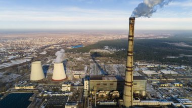 Çöp yakma tesisi. Dumanlı atık yakma fırını fabrikası. Fabrikaların çevre kirliliği sorunu
