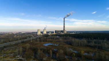 Çöp yakma tesisi. Dumanlı atık yakma fırını fabrikası. Fabrikaların çevre kirliliği sorunu