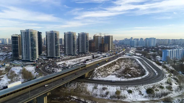 Вид с воздуха на городской пейзаж в Киеве. Городское движение . — стоковое фото