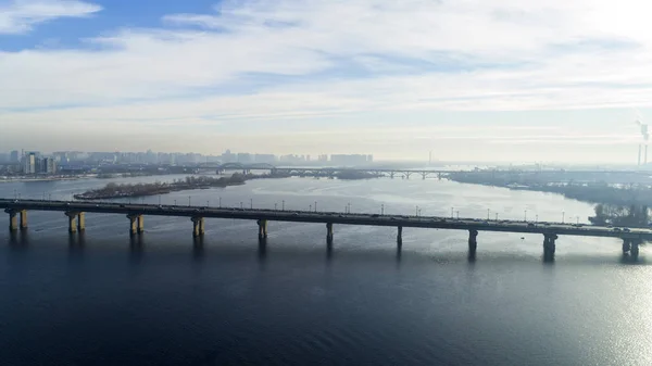 Вид с воздуха на не реку Днепр в Киеве . — стоковое фото