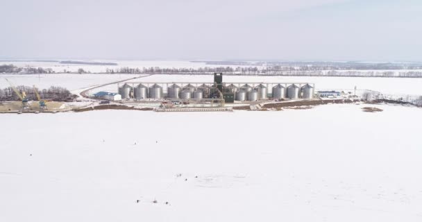 Vista aérea del gran elevador de grano en invierno — Vídeo de stock