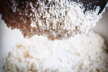 Peynirli elek. Makro.