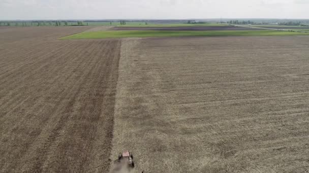 Orba traktoru - příprava půdy k setí — Stock video