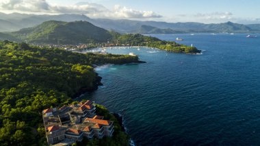 Terk edilmiş Dağ Oteli Açık Deniz 'e bak