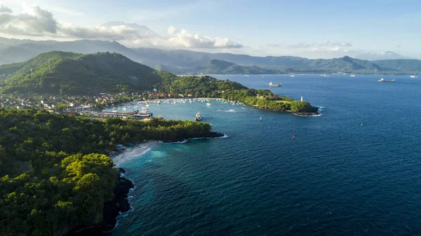 Akşamları limana yakın bir adada güzel plaj