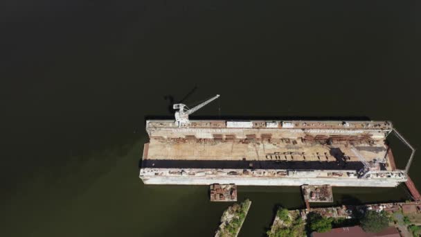 Vista aérea da doca para reparação de navios e barcos em Nikolaev . — Vídeo de Stock