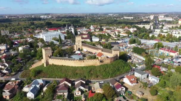 Aerial view of The Lubart Castle in Lutsk. Camera Tracking from left to right. — Stock Video