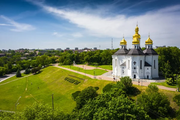 凯瑟琳教堂。乌克兰切尔尼科夫市的东正教教堂，一座具有全国重要性的建筑纪念碑 — 图库照片