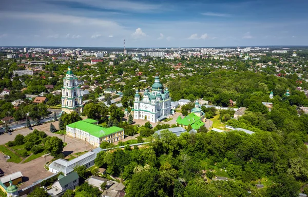Троицкий монастырь, Чернигов, Украина летом — стоковое фото