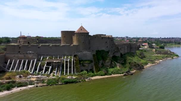 Bilhorod-Dnistrovskyi castello o Akkerman fortezza in Ucraina vista panoramica aerea. — Video Stock