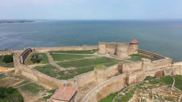 Citadell av forntida fästning Akkerman som ligger på stranden av Dniester mynning, i Odessa-regionen, Ukraina flygfoto. — Stockvideo