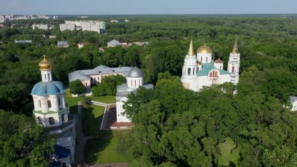 Chernihiv - a cidade de igrejas e mosteiros vista aérea . — Vídeo de Stock