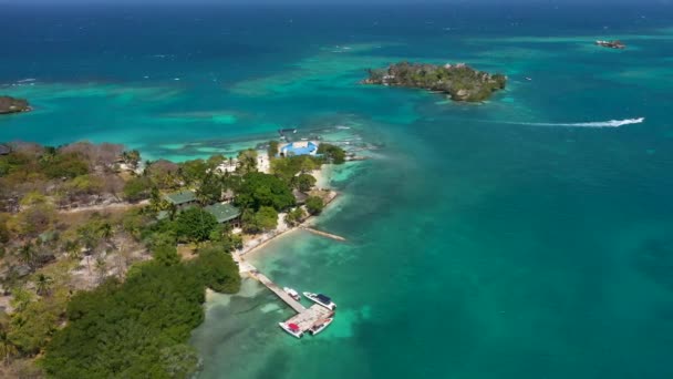 Trópusi sziget a Karib-tenger légi kilátás. — Stock videók