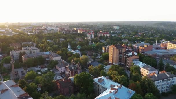 Poltava cidade paisagem aérea vista sobre o pôr do sol . — Vídeo de Stock