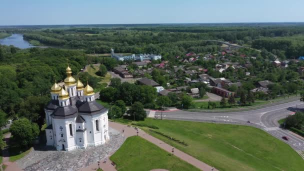 La ciudad de Chernigiv vista aérea atractiva turística . — Vídeos de Stock
