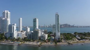 Cartagena Kolombiya hava sahasında Bocagrande sıkıntılı güneşli bir gün.