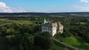 Lviv Ukrayna hava manzaralı Olesky Kalesi.