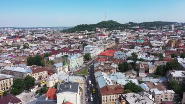 Panorama der Stadt Lwiw in der Ukraine aus der Luft. — Stockvideo