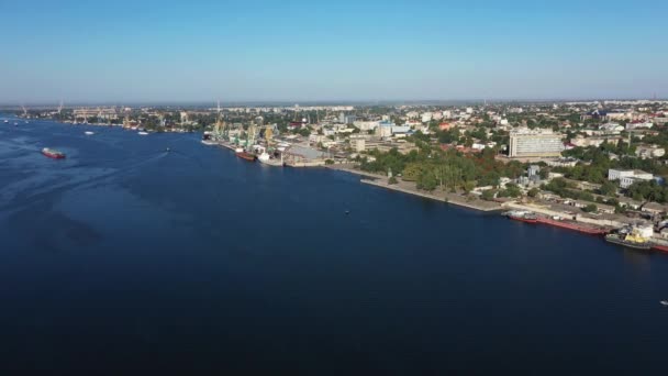 Paysage urbain de Kherson près de la rivière Dnieper vue aérienne — Video