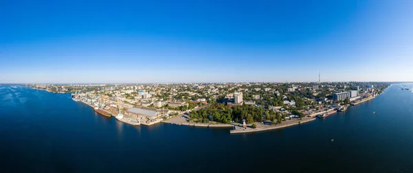 Paisagem panorâmica da cidade de Kherson perto da vista aérea do rio Dnieper — Fotografia de Stock