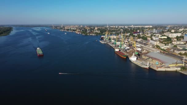 Kherson paysage urbain vue aérienne en bord de mer. — Video