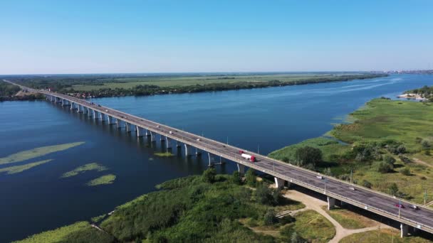 Le pont Antonovsky à Kherson vue aérienne. — Video