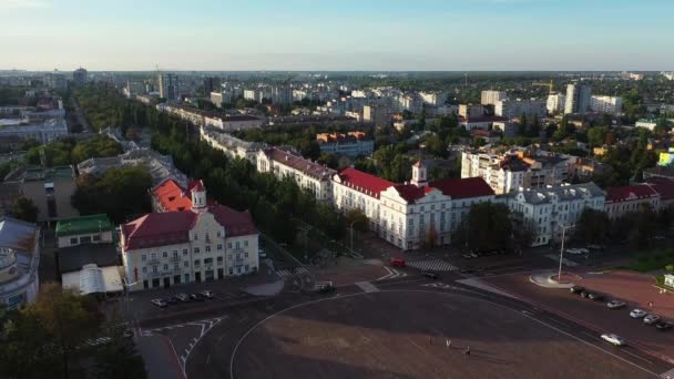 La parte central de la ciudad de Chernihiv en la vista aérea de la noche. — Vídeo de stock