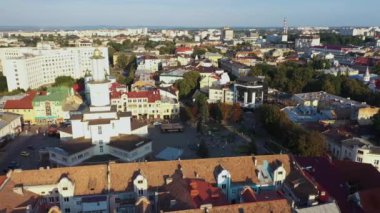 Tarihi Avrupa kenti İvano-Frankivsk hava manzarasının merkezi.