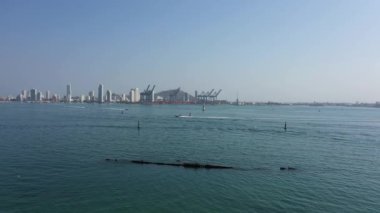 Cartagena 'daki kargo limanı Kolombiya hava görüntüsü.