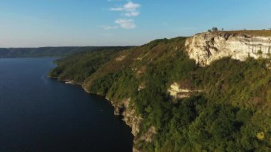 Dniester Kanyonu ve Podilski Tovtry Ulusal Parkı 'ndaki Bakota Körfezi..