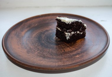 Bir dilim çikolatalı pasta.