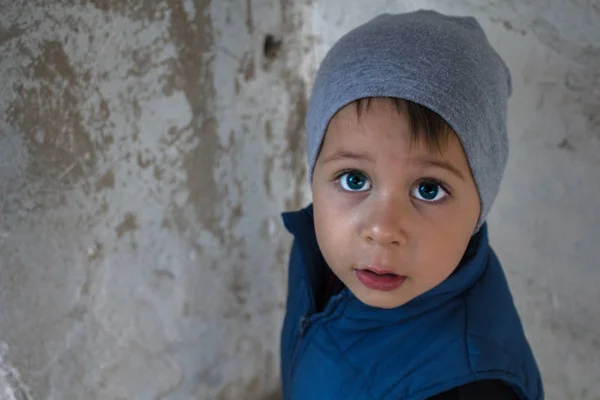 Boy Beautiful Blue Eyes Background Old White Wall — Stock Photo, Image