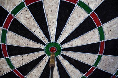 Duvardaki Dart dart ile