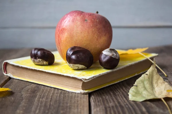 Book Apple Yellow Leaves Chestnut Wooden Background — Stock Photo, Image