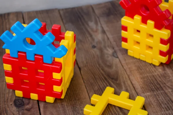 Diseñador Infantil Amarillo Rojo Sobre Fondo Madera — Foto de Stock