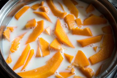 tavada Sütlü Balkabağı dilimlenmiş