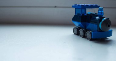 mavi buharlı tren bir tasarımcı ile